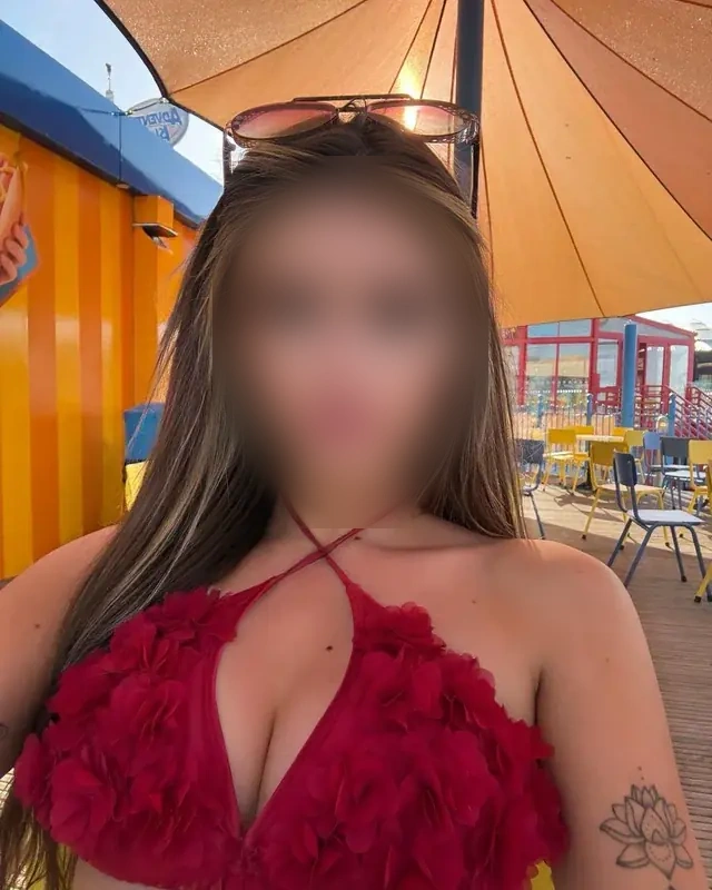 Julie - Image 4