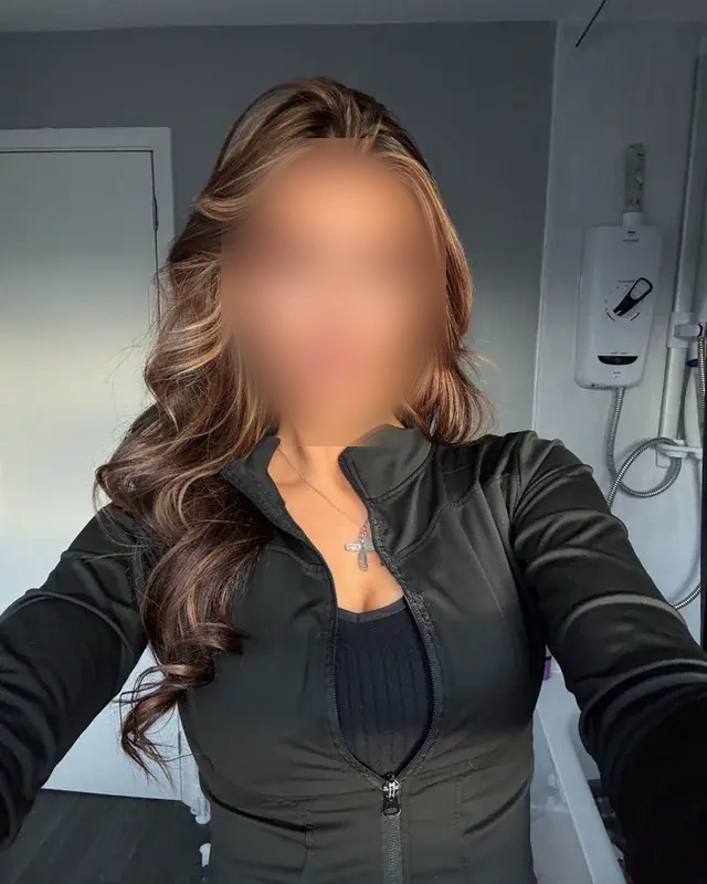 Julie - Image 5